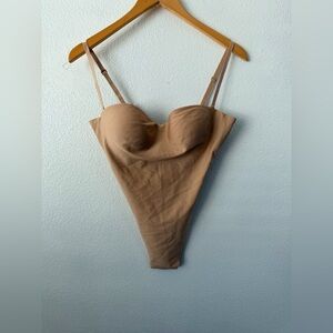 Skims Body Molded Underwire Clay Tan Thong Bodysuit Size M BD-THG-3286